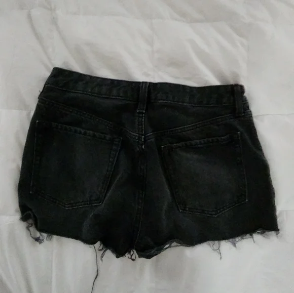 Black shorts size 8 - Picture 2 of 2